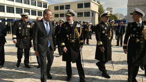 Eπανεμφάνιση Καμμένου στη Σχολή Ναυτικών Δοκίμων - μείον 30 κιλά