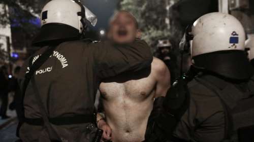 ΣΥΡΙΖΑ:  Άνδρες των ΜΑΤ εξευτέλιζαν διαδηλωτές - Υπεύθυνη η κυβέρνηση