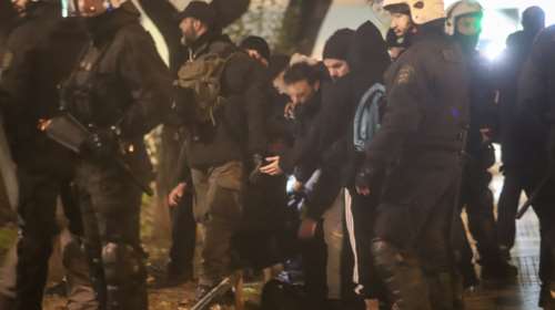 Επεισόδια στα Εξάρχεια: Κακουργηματική δίωξη για τους 12 συλληφθέντες