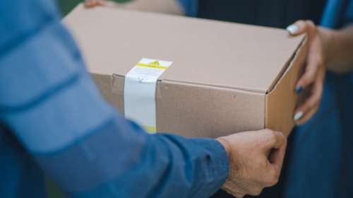 Ντελιβεράς ξεγυμνώθηκε μπροστά σε πελάτισσα  και συνελήφθη