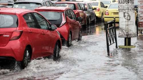 Προβλήματα στους δρόμους της Αθήνας λόγω καιρού