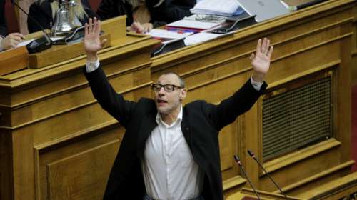 Σόου Γρηγοριάδη στη Βουλή: Παραδίνομαι, παραδίνομαι