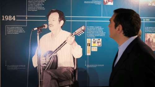 Ο ΑλέξηςΤσίπρας στα Τρίκαλα: Ξεναγήθηκε στο Μουσείο Τσιτσάνη