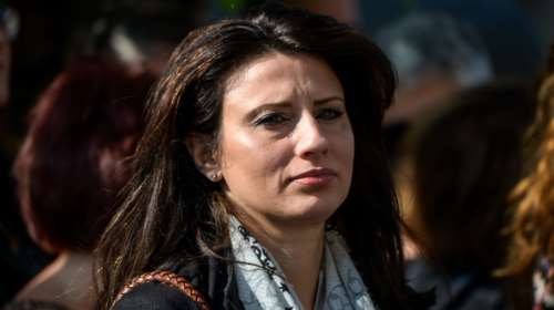 Η βουλευτής του ΣΥΡΙΖΑ “απασφάλισε”: Μπάτσοι, γουρούνια, δολοφόνοι...