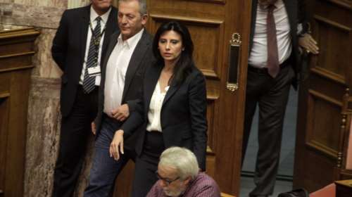 Σάλος με την Κασιμάτη για το «μπάτσοι, γουρούνια, δολοφόνοι»