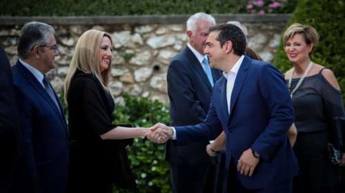 Η μισή καλημέρα της Φώφης στον Τσίπρα- Μέσα στο αεροπλάνο για Βρυξέλλες