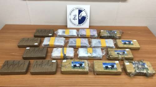 Βρήκαν 22 κιλά κοκαΐνης σε κρύπτη φορτηγού στη Μάνδρα [βίντεο]