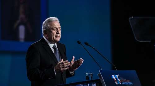 Δημήτρης Αβραμόπουλος: Tι λέει για τον ρόλο του στη ΜΚΟ του Παντσέρι και την αμοιβή των 5.000 ευρώ