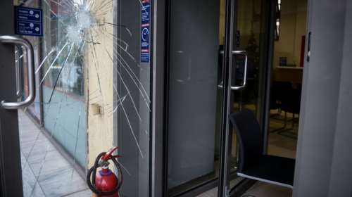 Επιθέσεις και ζημιές σε ΑΤΜ και καφετέρια στην Καισαριανή