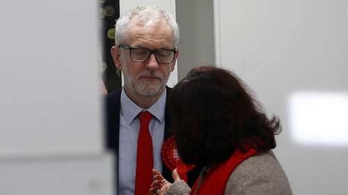 Παραιτείται ο Κόρμπιν - Η χειρότερη ήττα Εργατικών από το 1935