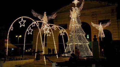Τα χριστουγεννιάτικα Χανιά φόρεσαν τα γιορτινά τους