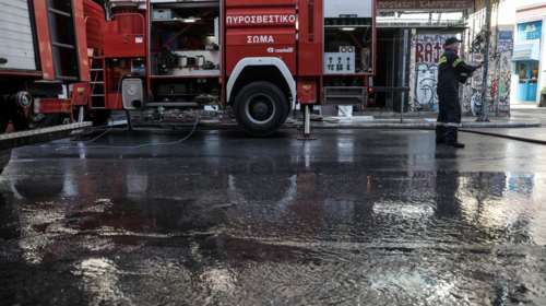 Σύλληψη άστεγου για τη φωτιά στο ακατοίκητο στην Ερμού