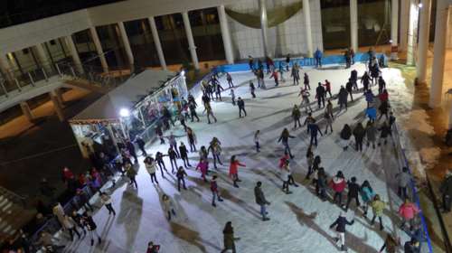 Μέγαρο: Χριστούγεννα με μουσική, φώτα και… πατινάζ