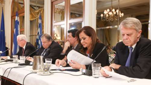 Αψιμαχία Βενιζέλου-Ντόρας: «Μιλάει το τότε ΠΑΣΟΚ»-«Είστε ντεμοντέ» [βίντεο]