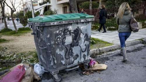 Σοκ στην Καλαμάτα: Εντόπισαν βρέφος μέσα σε κάδο απορριμμάτων