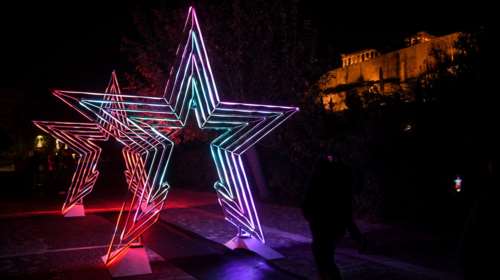 Η Διονυσίου Αρεοπαγίτου γέμισε αστέρια - Υπέροχος στολισμός