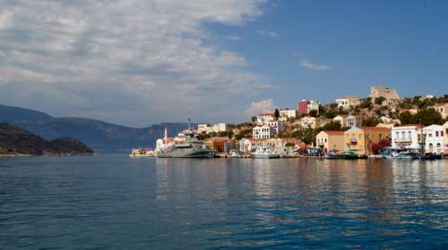 Γενί Σαφάκ: Προτεραιότητα στις συνομιλίες η αποστρατικοποίηση των νησιών και πρώτα του Καστελόριζου