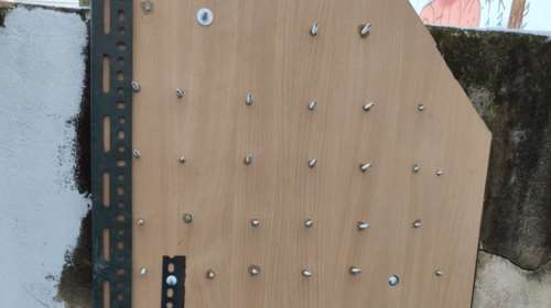 Κουκάκι: Αυτή είναι η πόρτα-παγίδα με καρφιά στην κατάληψη [εικόνες]