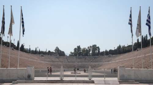 Θρίλερ  με 25χρονη καλλονή - Εντοπίστηκε κρεμασμένη με λουρί σκύλου