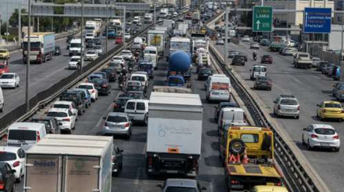 Στο κόκκινο οι δρόμοι της Αττικής: Μποτιλιαρισμένος ο Κηφισός, μεγάλες καθυστερήσεις στην Αττική Οδό