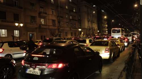 Κίνηση: «Κόλαση» στους δρόμους της Αθήνας - Ουρές χιλιομέτρων