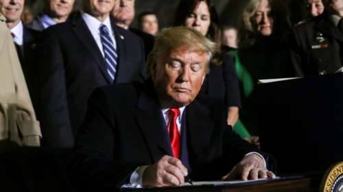 ΗΠΑ: Ο Τραμπ υπέγραψε τον νόμο που προβλέπει κυρώσεις για τον Nord Stream 2