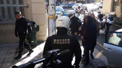 Κρήτη: Ψυχρός &amp; ατάραχος στον Εισαγγελέα ο συζυγοκτόνος [εικόνες &amp; βίντεο]