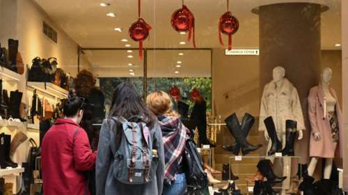 Ποιες ώρες θα είναι ανοικτά τα μαγαζιά σήμερα σε Αθήνα, Θεσσαλονίκη