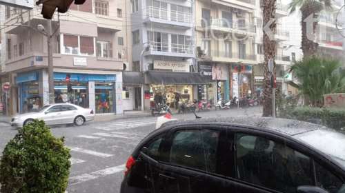 Ηράκλειο: Εντονη χαλαζόπτωση - Ερήμωσε η πόλη από την κακοκαιρία [εικόνες]
