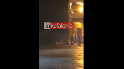 Κυλλήνη: Λιμενικοί σώζουν γυναίκα πριν πέσει στη θάλασσα [βίντεο]
