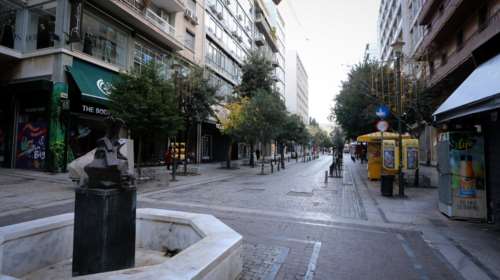 Πρωί Χριστουγέννων: Αδεια, ήρεμη &amp; μοναδική σε ησυχία η Αθήνα [εικόνες]