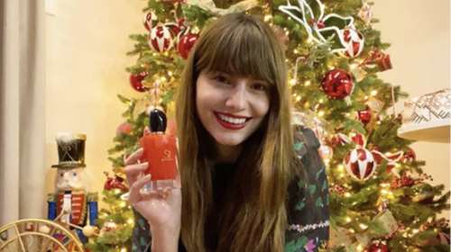 H Ηλιάνα Παπαγεωργίου σαν Άγιος Βασίλης εύχεται «Χρόνια Πολλά» [βίντεο]