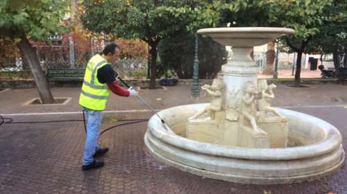 Παρεμβάσεις καθαριότητας και αποκατάστασης στην Πλατεία Αμερικής