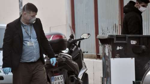 Πετράλωνα: Σκότωσα τον νονό μου γιατί χτυπούσε τη μάνα μου