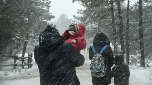Ενισχύεται η «Ζηνοβία»: Χιόνια στην Αττική και τσουχτερό κρύο [χάρτες]