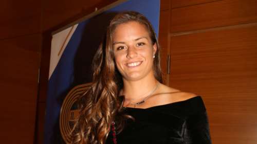 Πόσο μοιάζουν: Αυτή είναι η χορεύτρια αδελφή της Μαρίας Σάκκαρη