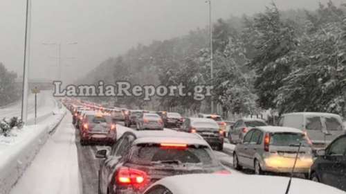 Ουρές χιλιομέτρων στη Μαλακάσα - Εγκλωβίστηκαν οδηγοί