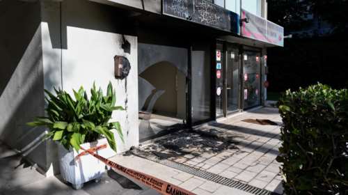 Γκαζάκια σε κτίριο με εταιρείες στον Πειραιά