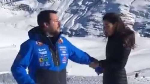 Σάλος από το βίντεο Σαλβίνι που διακωμωδεί τον Πάπα