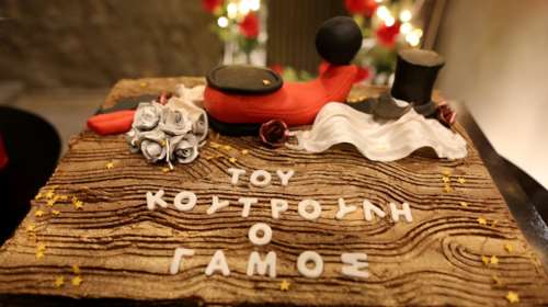 Τα θέατρα κόβουν πίτα: Κλασικές, μοδάτες &amp; το τσαρούχι της Σμαράγδας Καρύδη