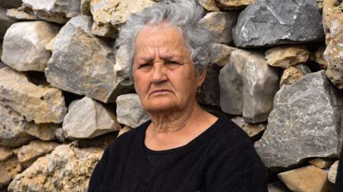 Κυρά Ρηνιώ: Δεν φεύγω από την Κίναρο - Όσο ζω εδώ θα είμαι