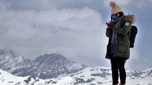 Σοβαροί κίνδυνοι για τα μάτια από μη χρήση γυαλιών στα χιόνια