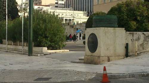 Ράμπα για ΑΜΕΑ στον Άγνωστο Στρατιώτη κατασκεύασε ο Δήμος Αθηναίων