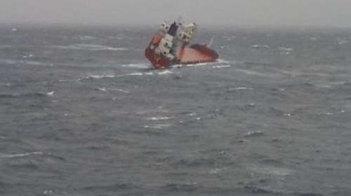 Θρίλερ με το ακυβέρνητο πλοίο - Συνδράμει ρυμουλκό από τοπν Πειραιά