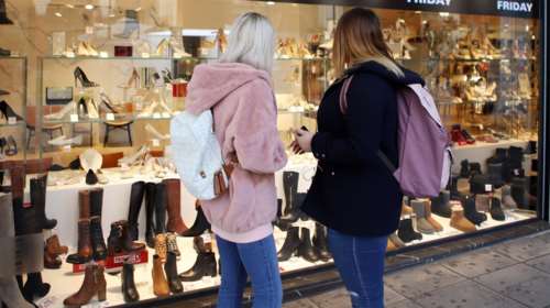 Χειμερινές εκπτώσεις: Πότε ξεκινούν, το ωράριο