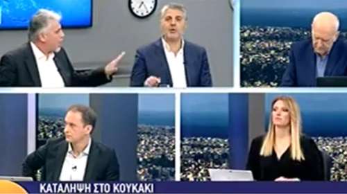 Χαμός μεταξύ δημοσιογράφων στον Παπαδάκη: «Είσαι μετακλητός στο Μαξίμου»