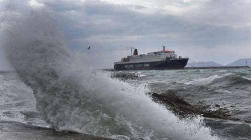 Σε ποιες περιοχές παραμένουν δεμένα τα πλοία λόγω μποφόρ