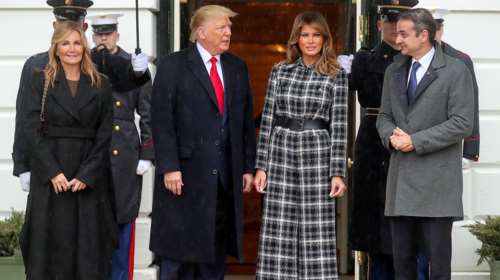 Η καθυστέρηση λόγω βροχής και το ντύσιμο Μελάνια &amp; Μαρέβας