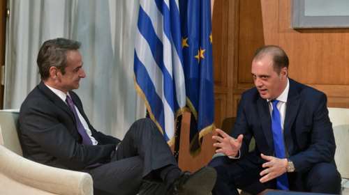 Aπίστευτος Βελόπουλος: Αντί για τα εθνικά μίλησε στον Μητσοτάκη για τσιγάρο