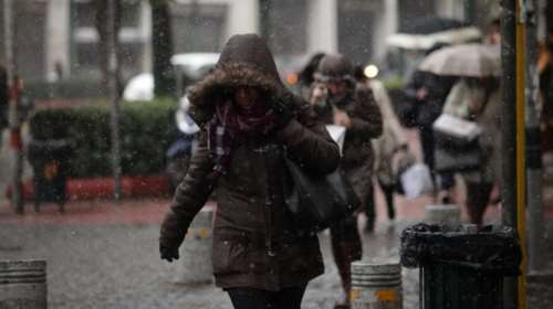 Επιμένουν οι χαμηλές θερμοκρασίες, έως 6 μποφόρ στα πελάγη